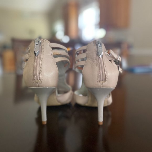 Women's Fergie Strappy Heel 6M - Picture 3 of 4